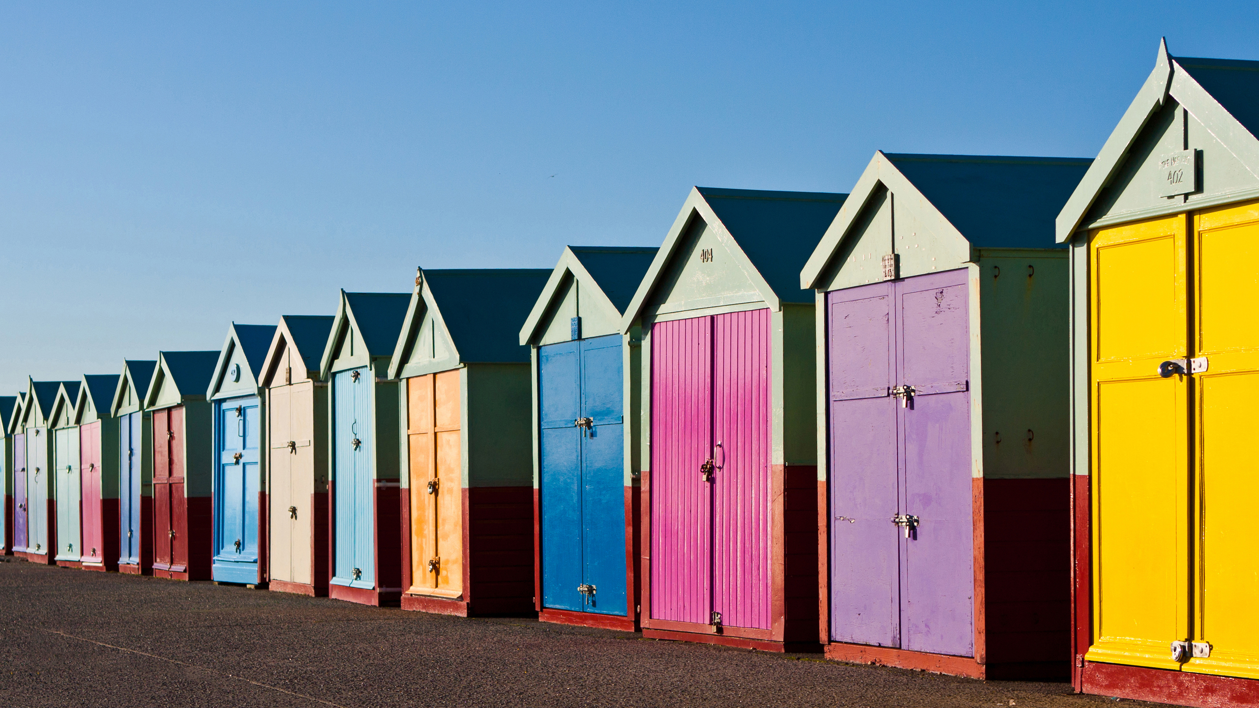 beach_huts.jpg