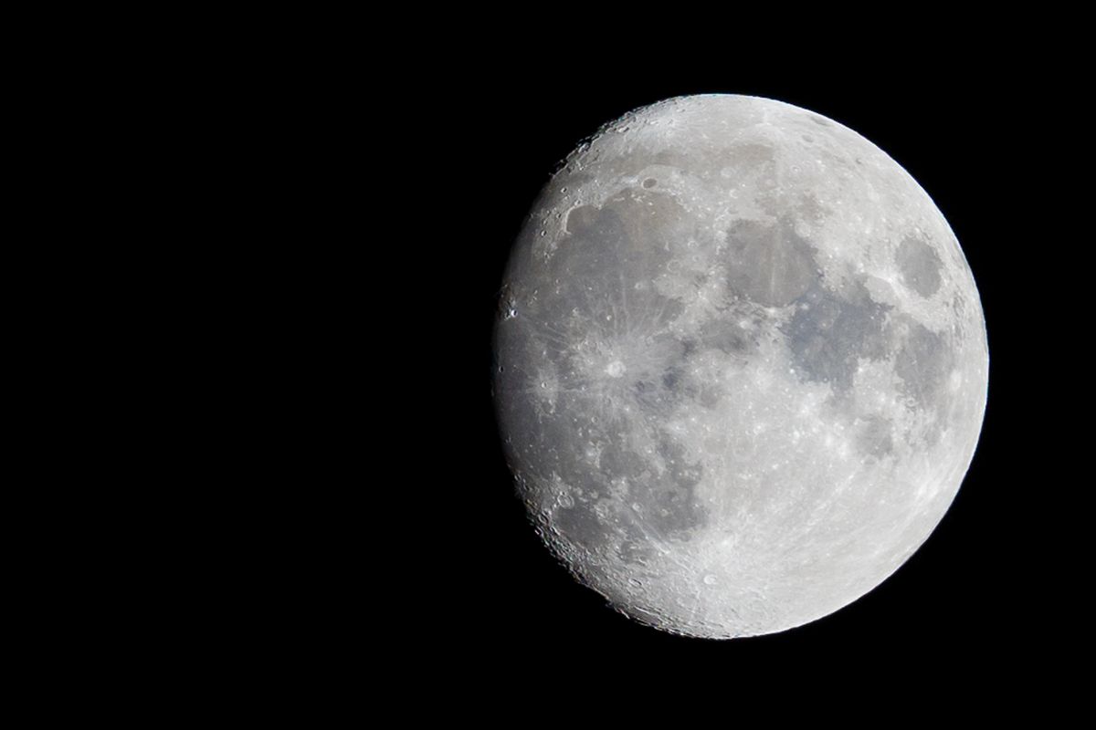 Always enjoyed the night sky and photography has really made it more interesting. Had some clear spells tonight so caught the moon. Taken with the A7 and a 70-400G. 