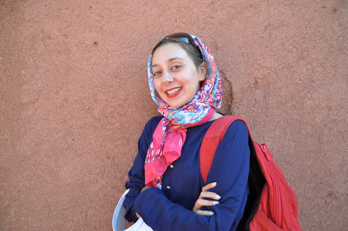 Onze jonge Iraanse gids onderscheidde zichzelf door haar fleurige hoofddoeken en rode lippen