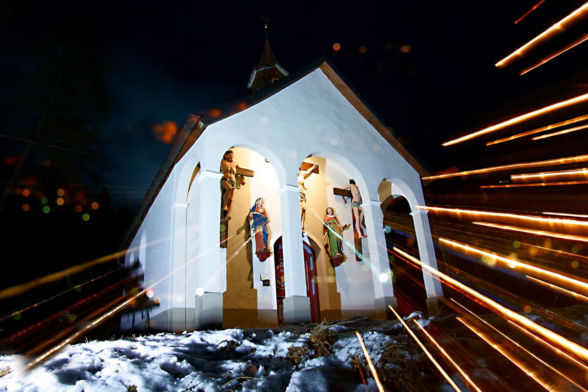 Bichlkapelle in Jerzens (Pitztal) aus dem Dorf rausgezoomt, schwarze Pappe vors Objektiv und dann Kamera auf die Kapelle ausgerichtet!