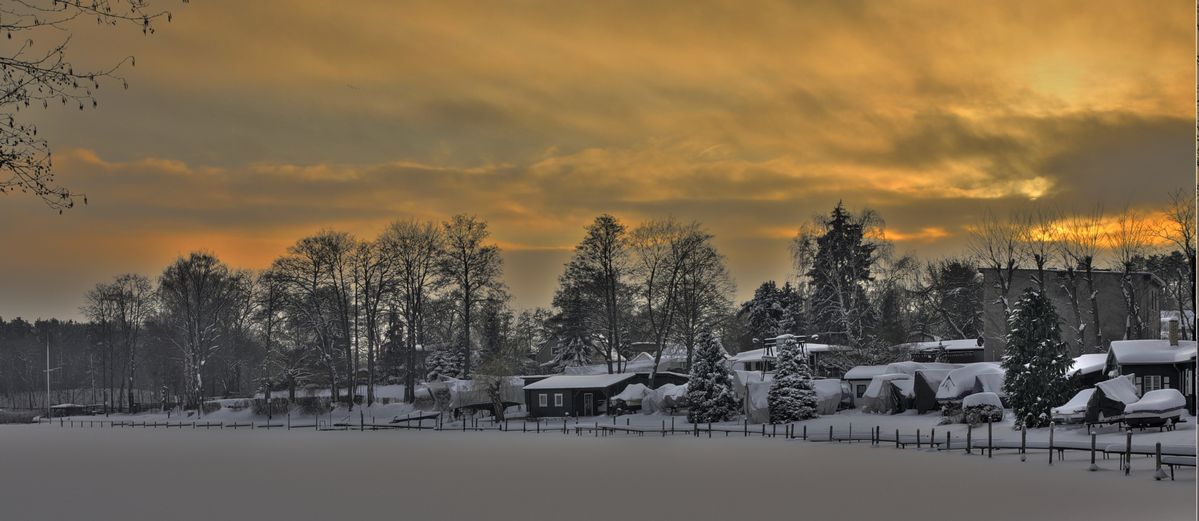 Das ist ein Bild in HDR-Technik.Ich hoffe es gefällt.
lG und einen guten Rutsch ins neue Jahr. Lutz