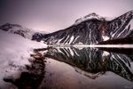 .. mal nicht den bekannten Kirchturm geknipst! Jedoch eine Seltenheit am Reschensee festgehalten, Windstille und die damit verbundene Bergspiegelung!