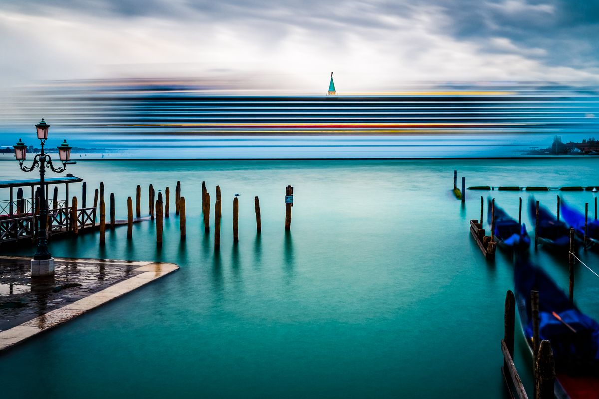 Cruise ship in Venice by Blende22.jpg