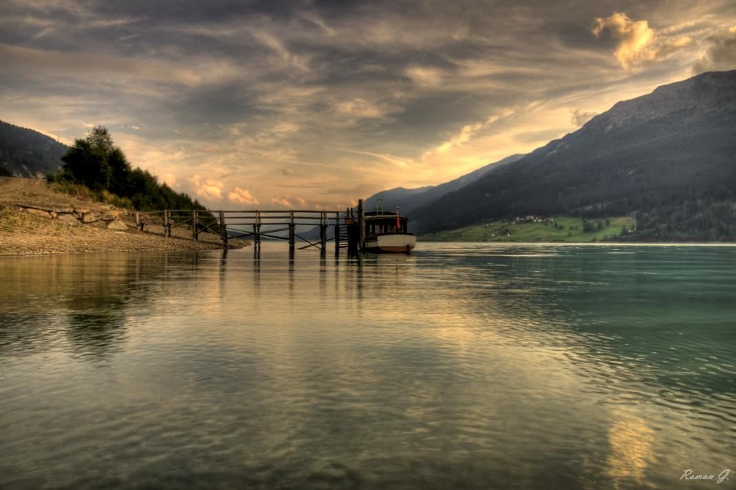 Ausflugsboot am Reschensee ladet zur Rundfahrt ein!