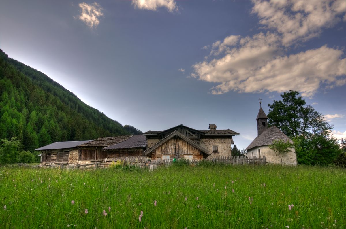 Dies ist einer der Ältesten noch bestehenden Bauernhöfe im oberen Vinschgau!