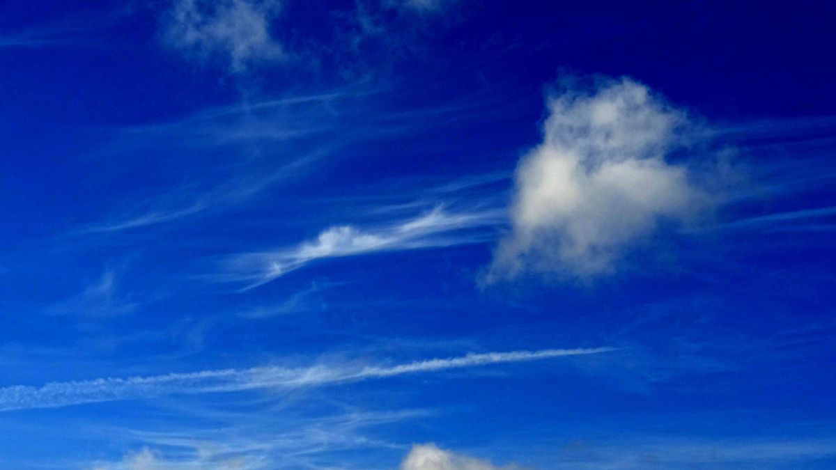 Ein schöner Himmel im Sommer