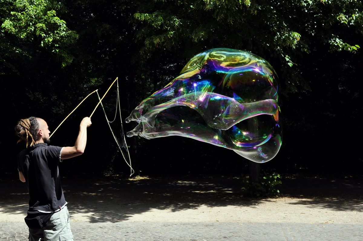 .....ein Seifenblasenkünstler in Berlin unter den Linden